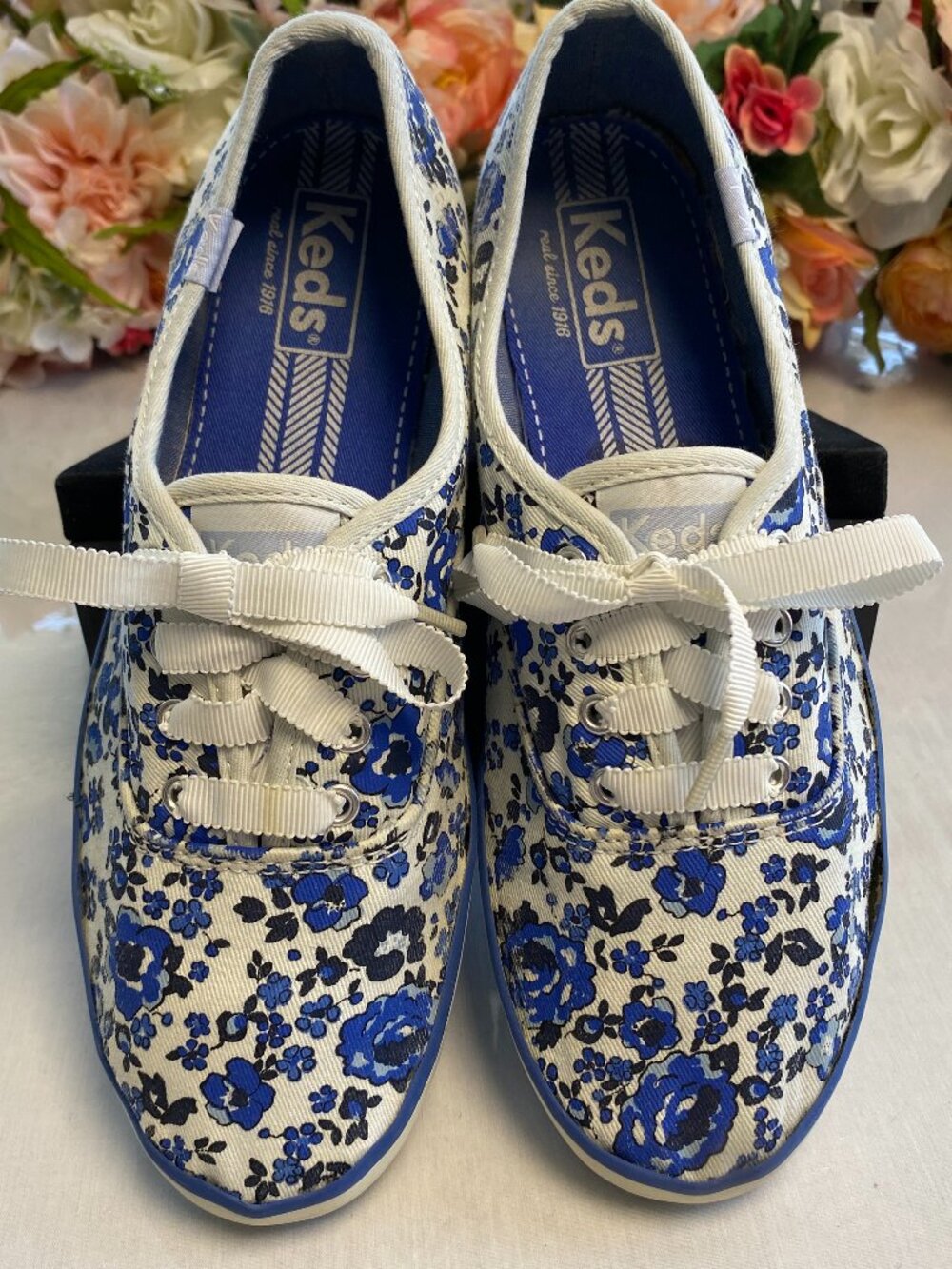Keds Floral Print Canvas Lace Up Sneakers Blue White Ribbon Laces Women’s 7